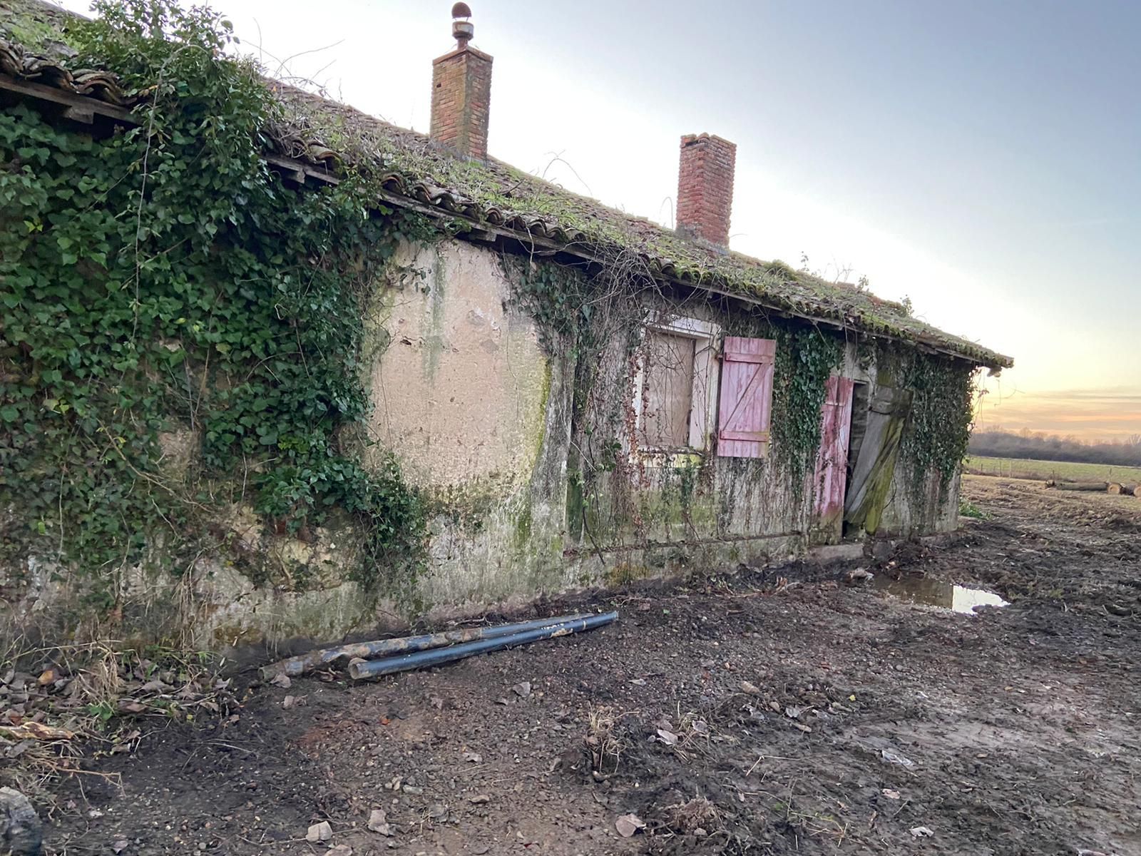 Une façade vétuste avant rénovation.