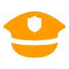Un sombrero de policía naranja con un escudo encima.