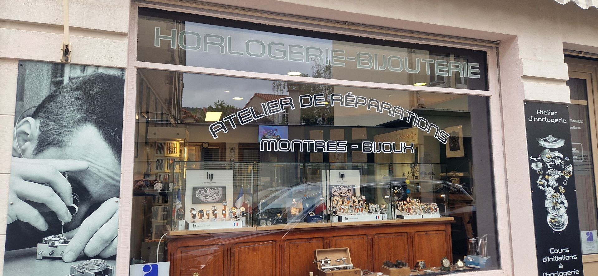 Enseigne d'un horloger