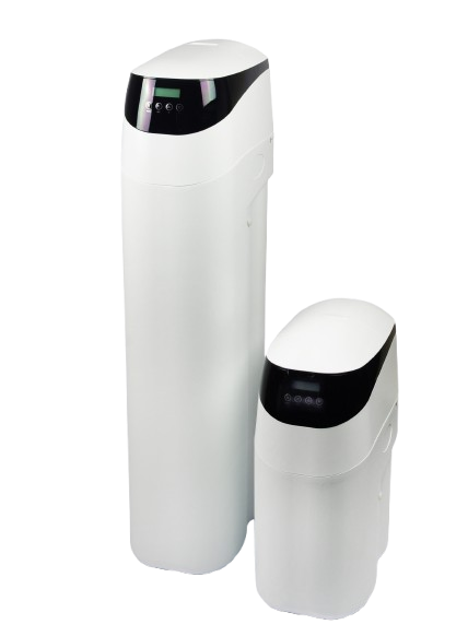 Deux adoucisseurs KM WATER K-NATUR blanc de dimensions différentes.