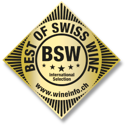 Un badge en forme de diamant doré sur lequel est écrit le meilleur du vin suisse