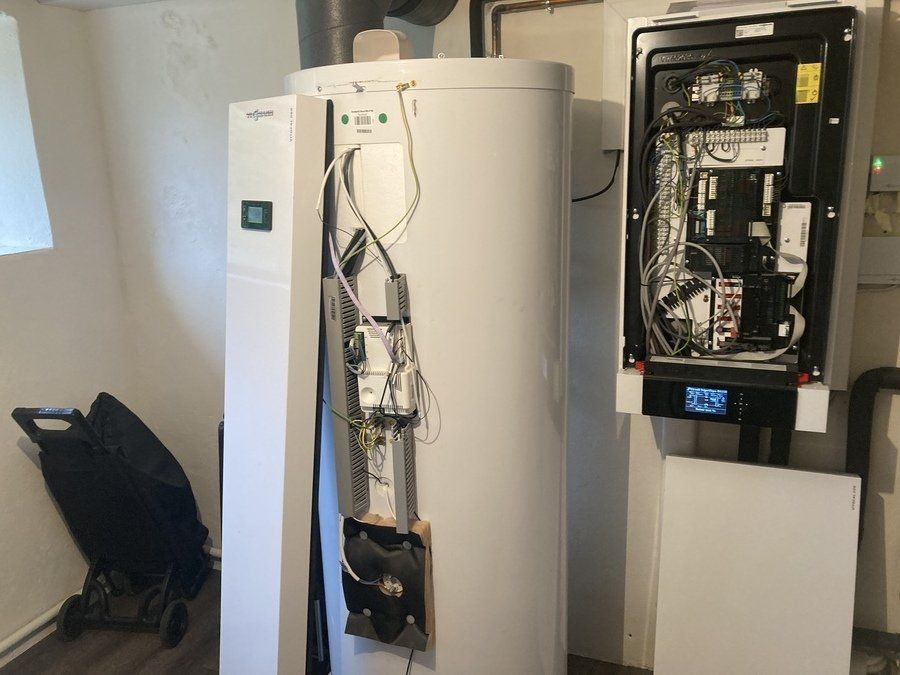 Chaudière ouverte durant son entretien