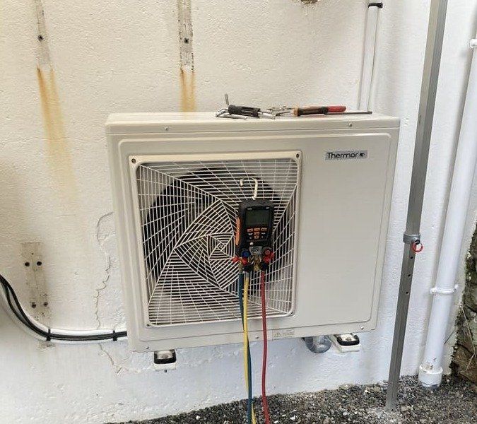 Vérification de la pression d'une pompe à chaleur Thermor