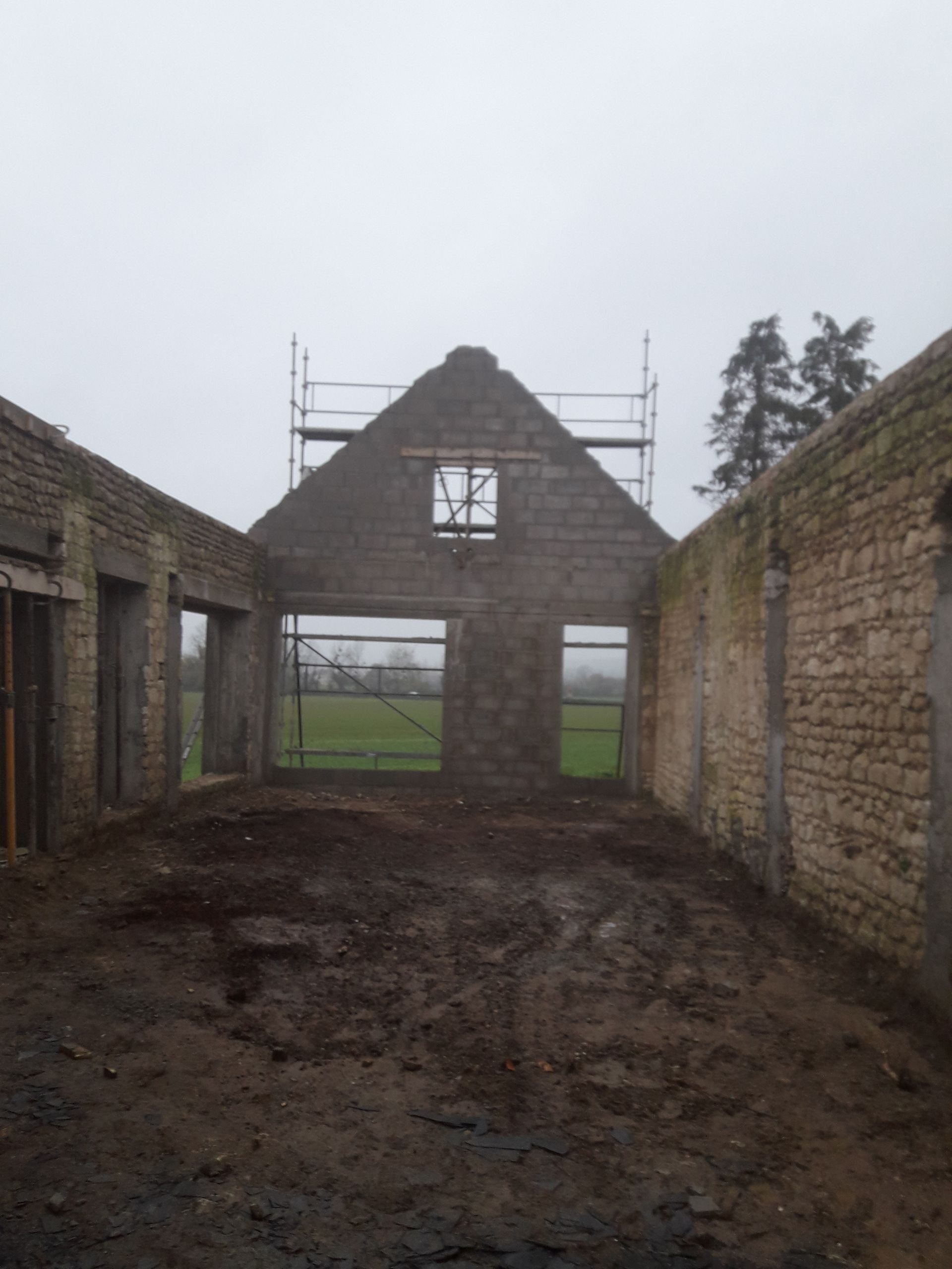 Structure en parpaings partiellement construite