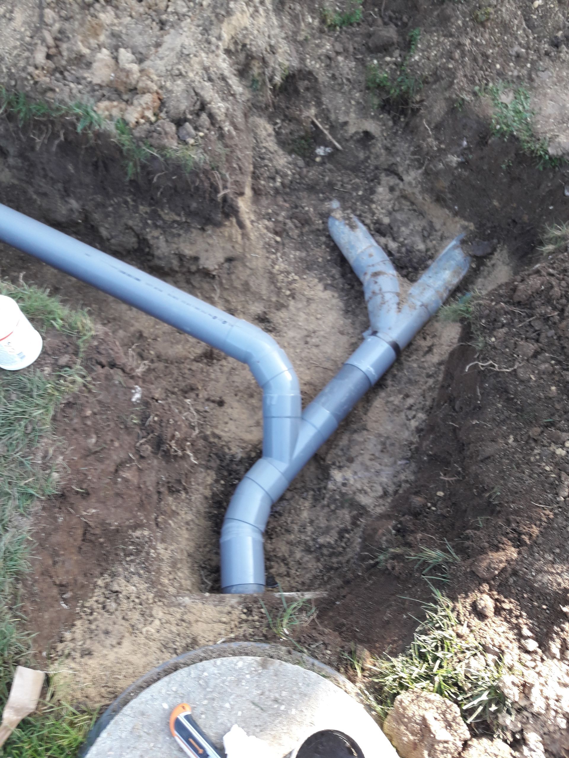 Tuyaux pour relier le réseau d'eaux usées