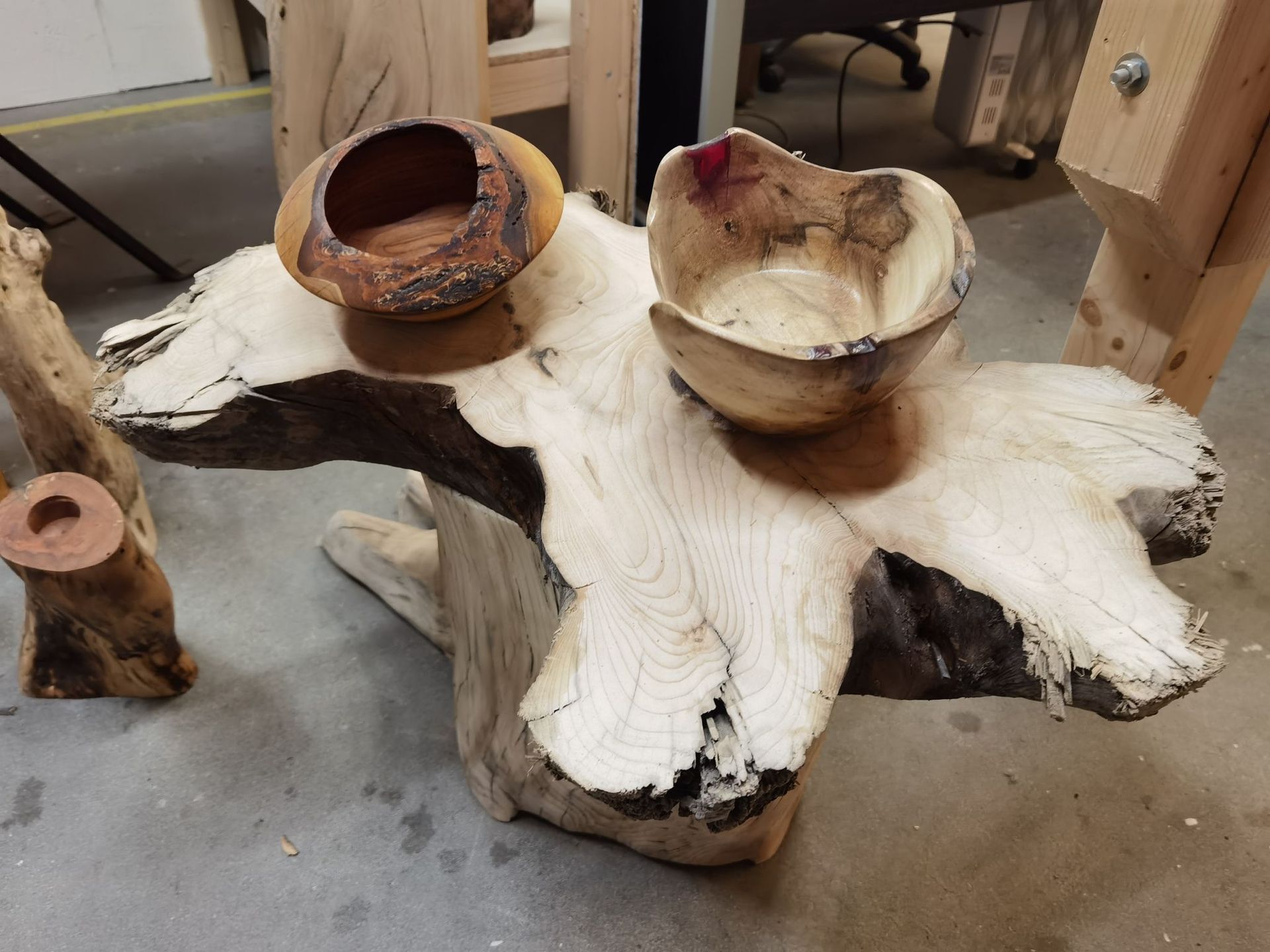 Création d'objets et de meubles contemporains en bois et époxy à Sierre - WoodZ