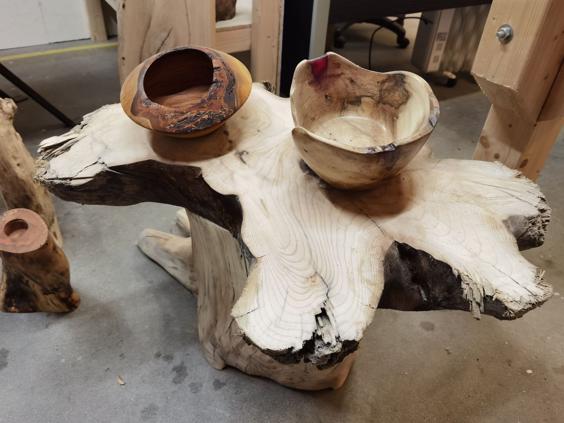 Création d'objets et de meubles contemporains en bois et époxy à Sierre - WoodZ