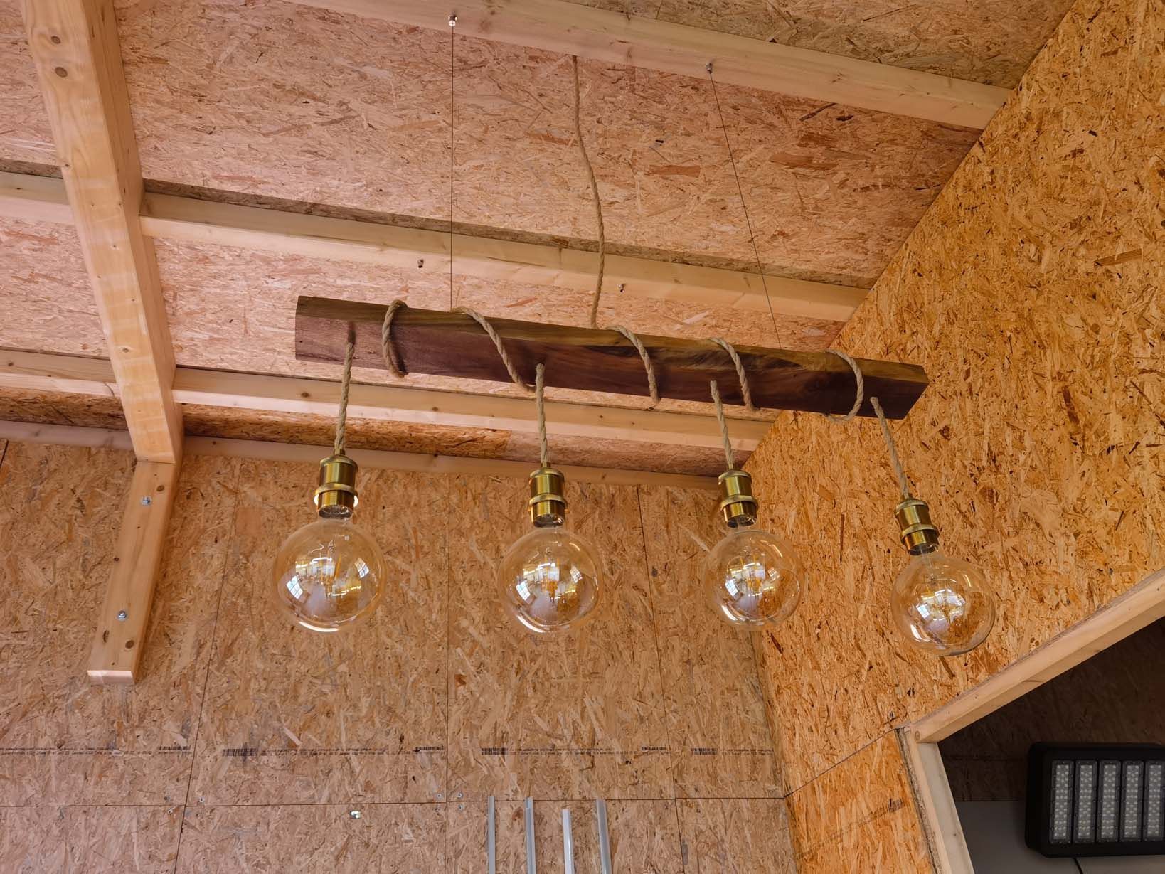 Création d'objets et de meubles contemporains en bois et époxy à Sierre - WoodZ