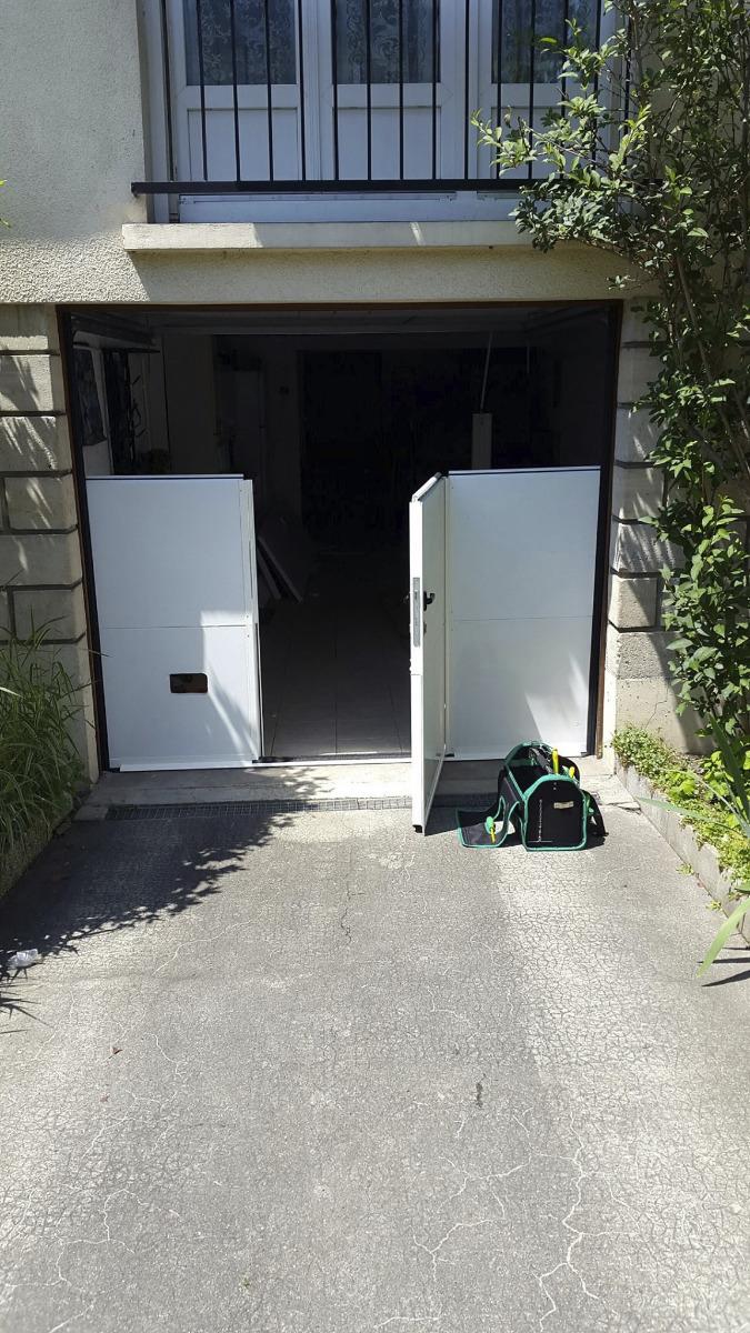 Pose de porte de garage sectionnelle