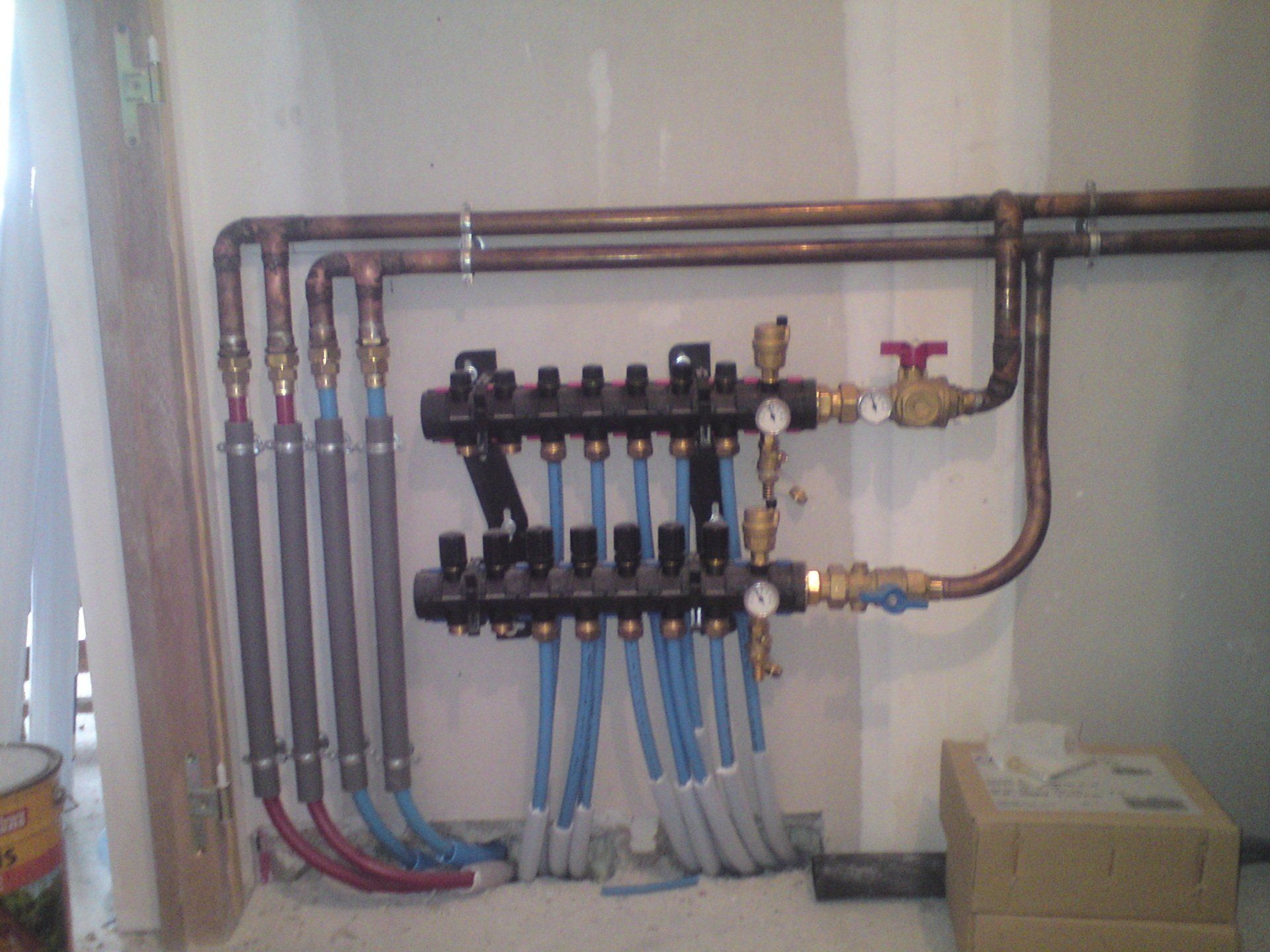 Tuyauterie pour chauffage et plomberie.