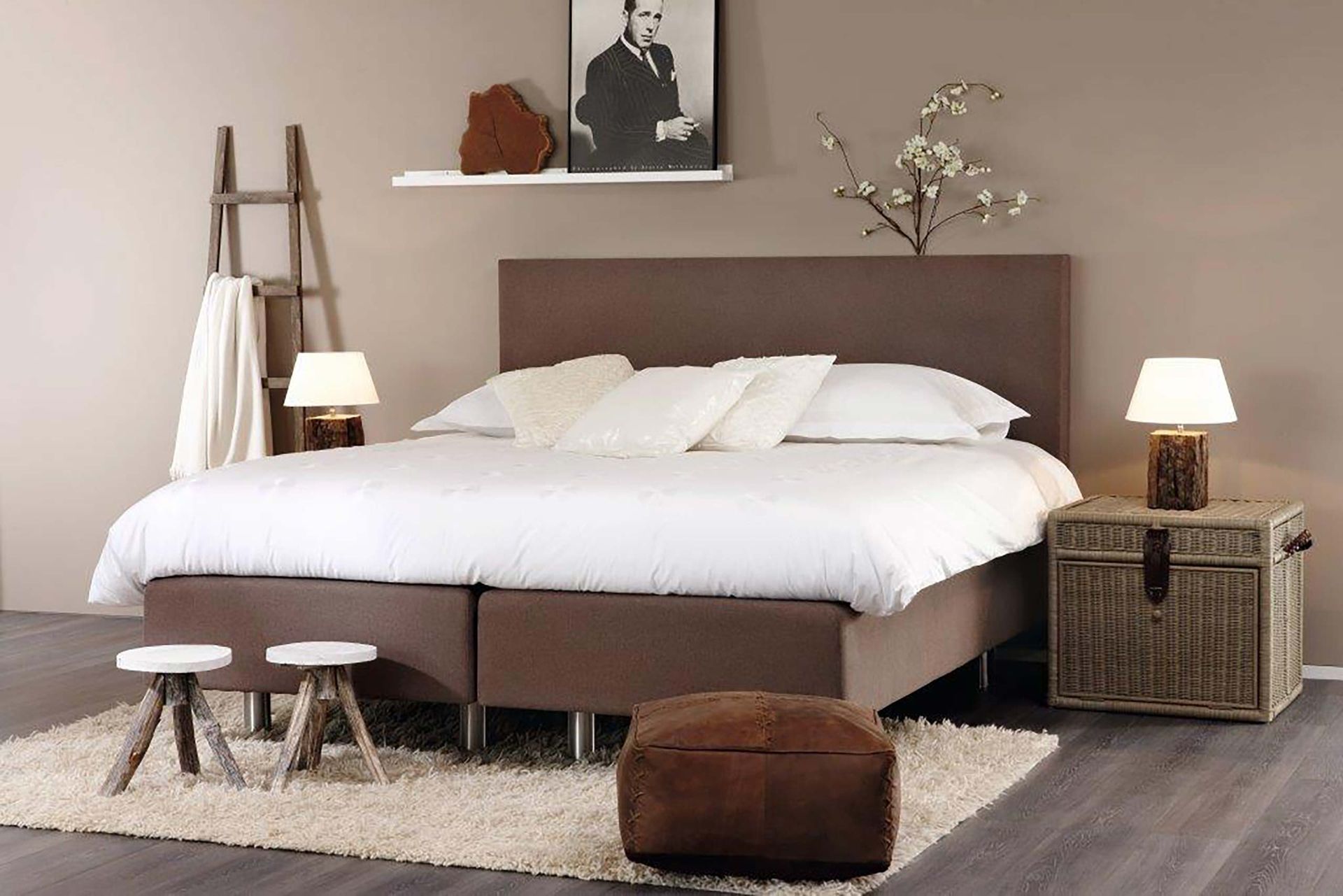 Schlafzimmer in Brauntönen