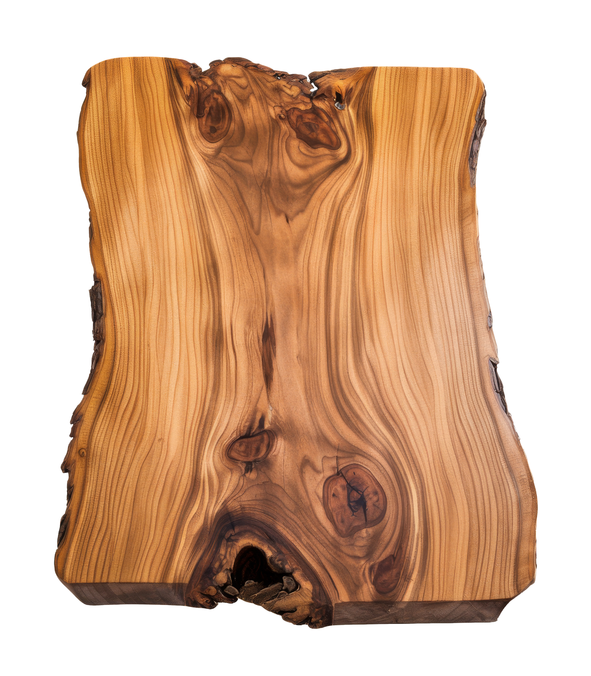 Planche à découper en bois avec bord naturel et grain distinctif.