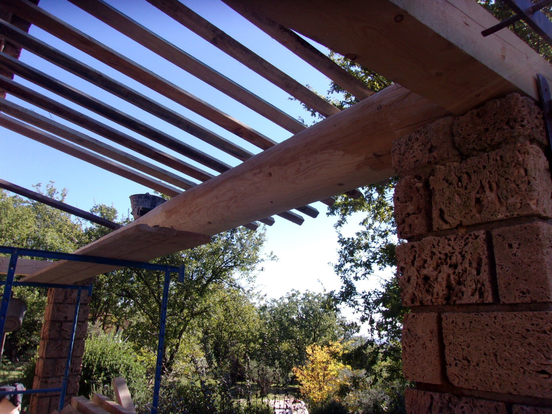 Pose d'auvent - création de jardin