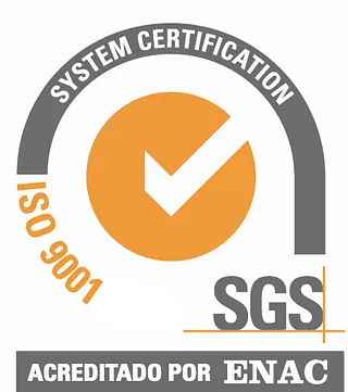 Logotipo certificado ISO 9001: marca de verificación naranja dentro de un círculo, acreditación SGS y ENAC, arco gris.