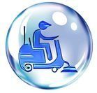 Figura azul montando una máquina de limpieza dentro de una burbuja transparente.