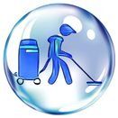 Figura de palo azul limpiando con aspiradora y trapeador dentro de una burbuja.