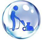 La figura de palo azul aspira una burbuja transparente.