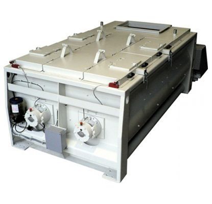 Gran máquina industrial de color beige con rejillas de ventilación y componentes montados en la parte frontal sobre un fondo blanco.