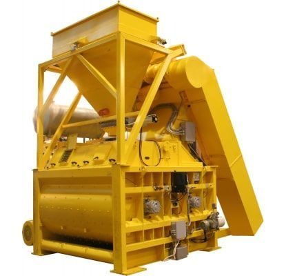Máquina industrial amarilla con tolva, cinta transportadora y estructura metálica sobre un fondo blanco.