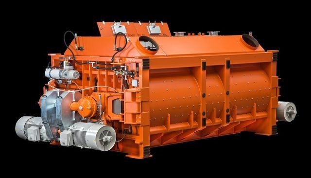 Máquina industrial naranja con componentes metálicos expuestos sobre un fondo negro.