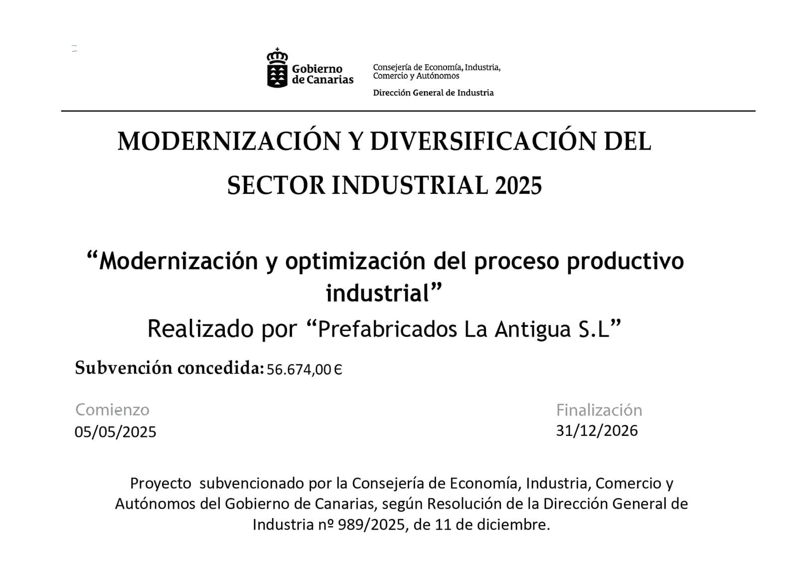 Un cartel que dice instalación fotovoltaica en fábrica de bloques.