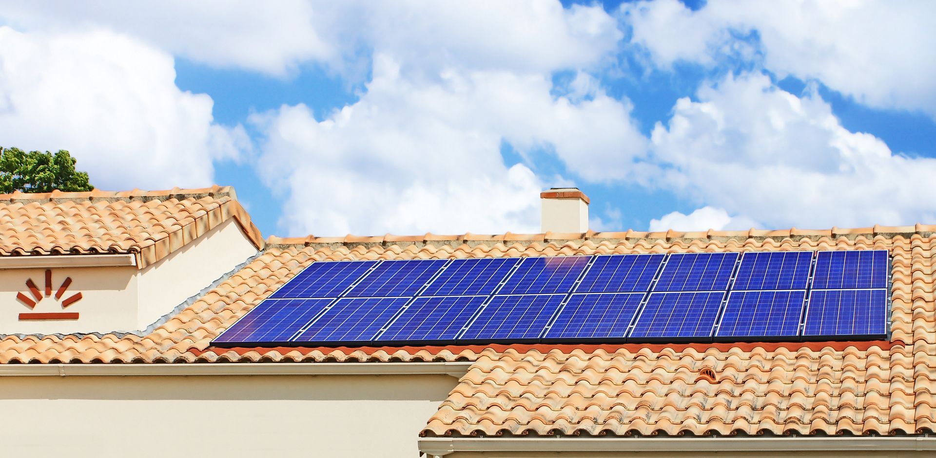 Panneaux photovoltaïques sur une toiture