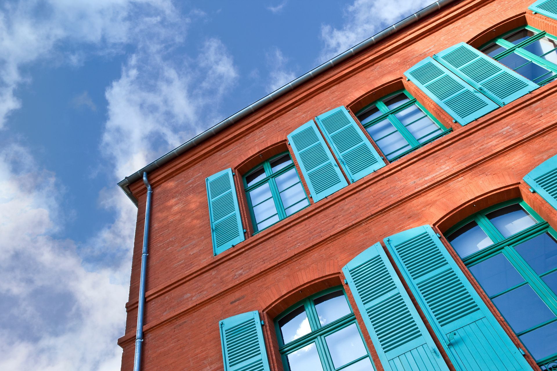 Façade de brique rouge à Toulouse