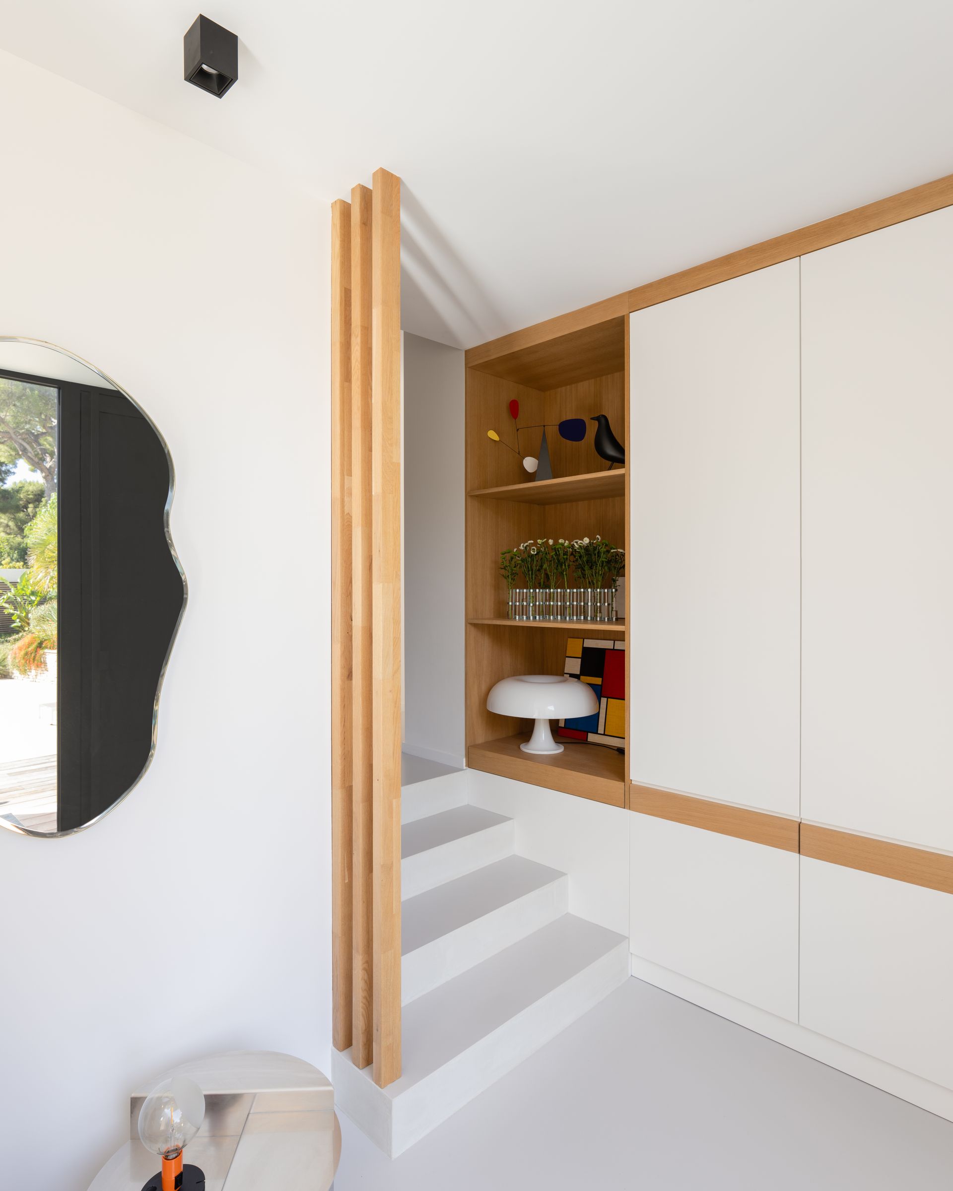 Placard et étagère sur mesure en bois