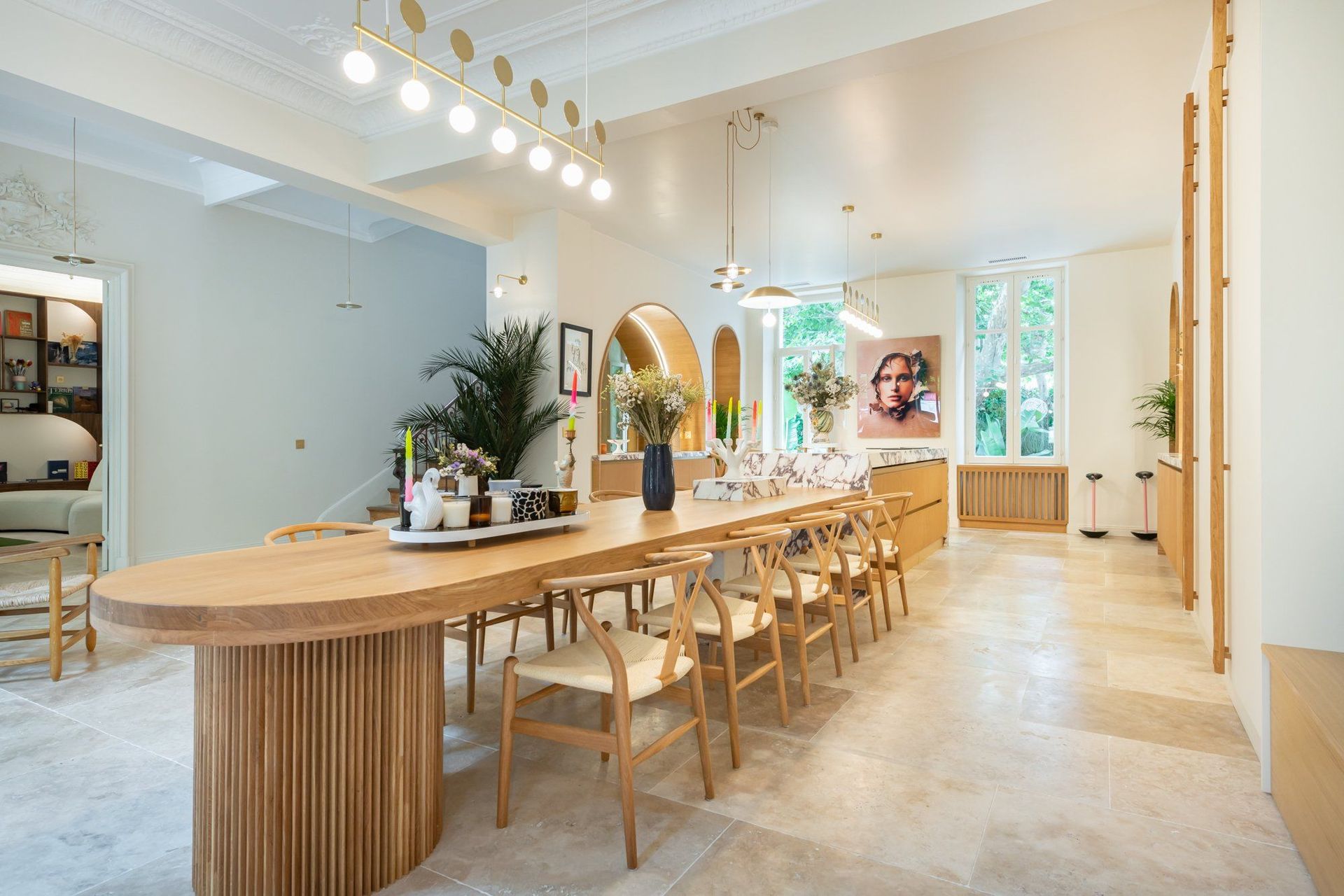 Table en bois vue de côté