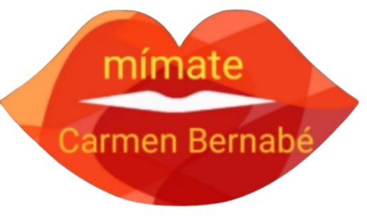 Un labio rojo con las palabras mimate carmen bernabe en él