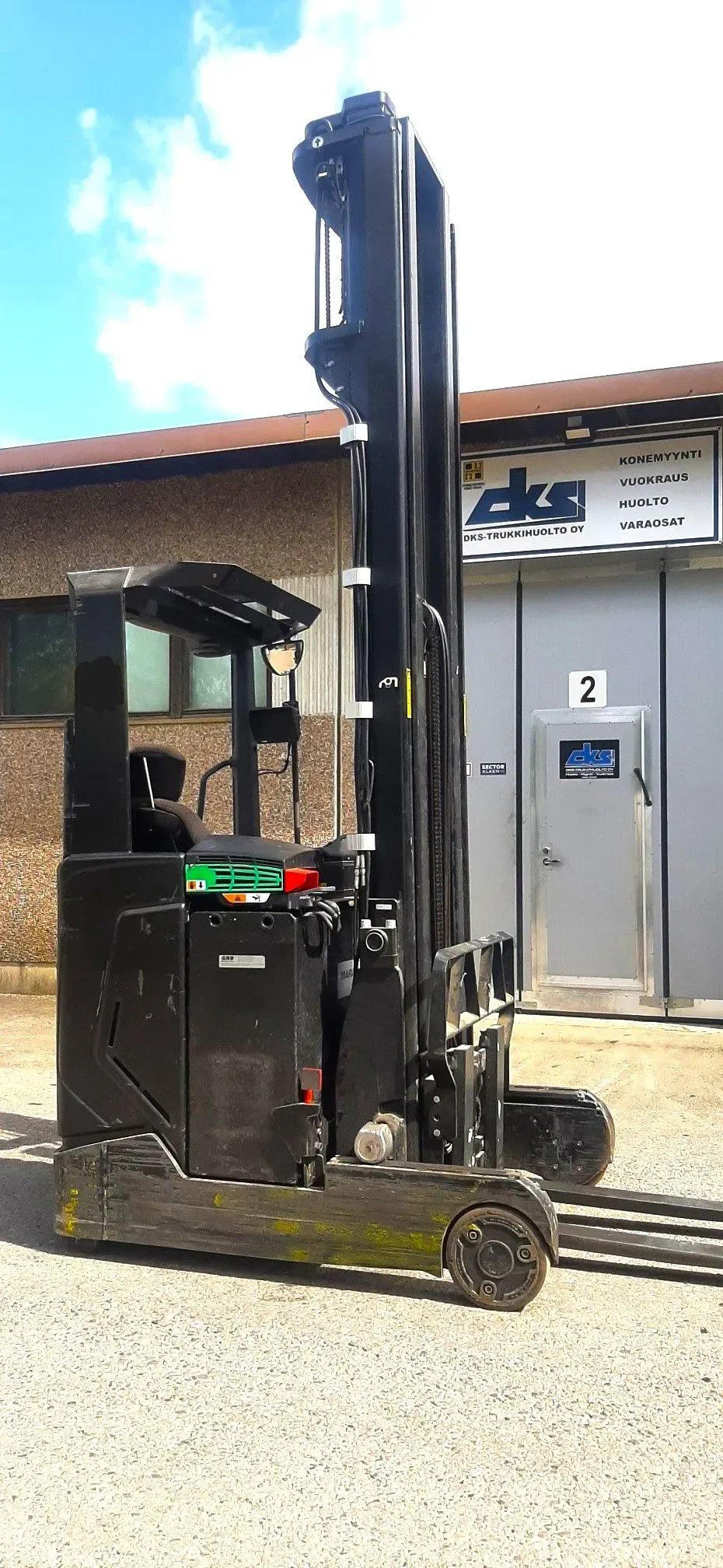 Rocla HXF14 Työntömastotrukki. Vuosimalli 2014. Tällä koneella yltää ihan ylähyllylle asti. Nostokorkeus 8,6m.Haarukkakamera. Mittarilukema: 10945h. Hinta: 5900€ alv 0%. Trukki on myös vuokrattavissa. Rahoitus mahdollisuus.