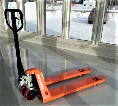 Doosan HPT Pumppukärry. Nostokyky 2500kg. Polyuretaanipyörät. Hinta 379€ alv 0%