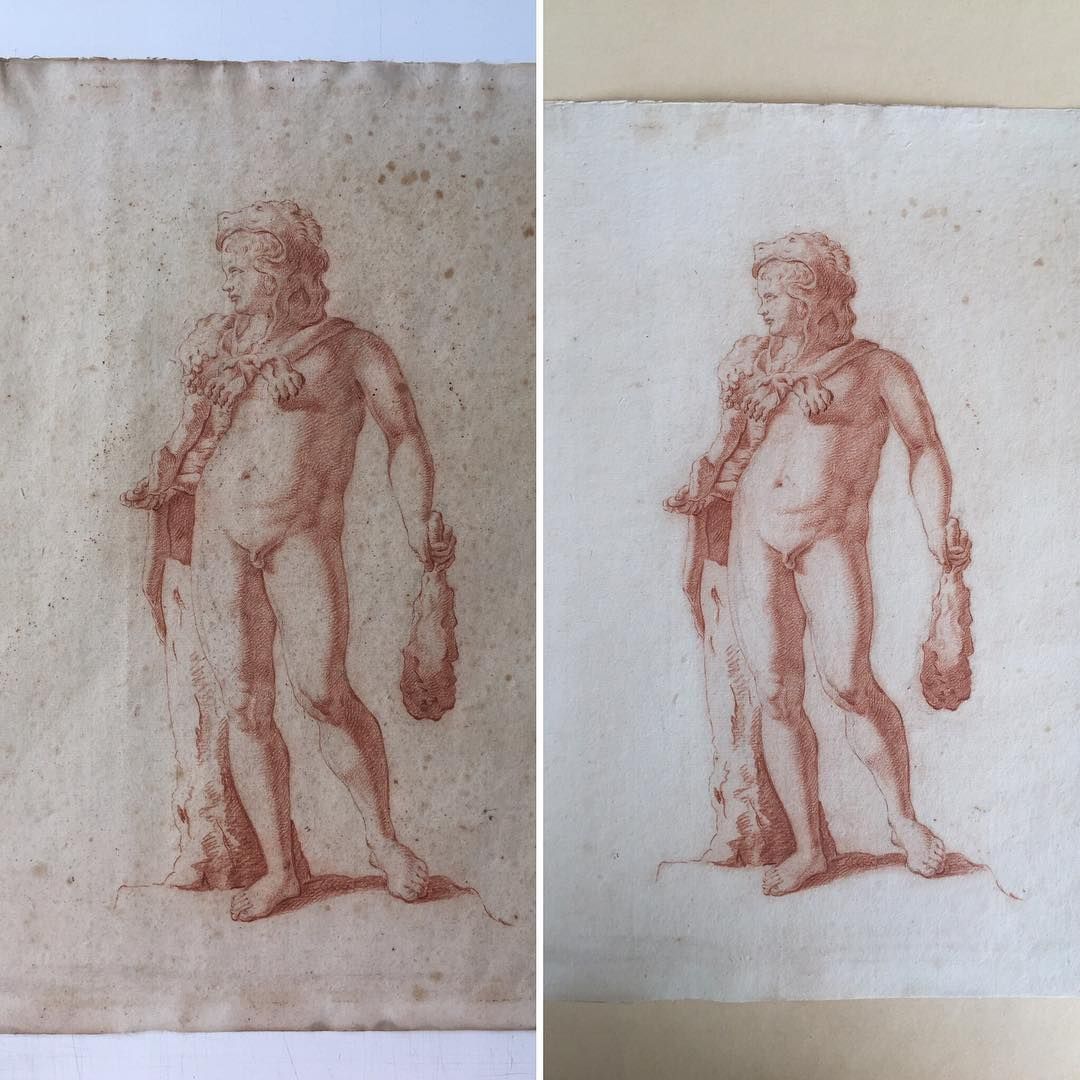 Deux dessins à la craie rouge représentant un personnage masculin nu, l'un vieilli et taché, l'autre restauré et plus propre.
