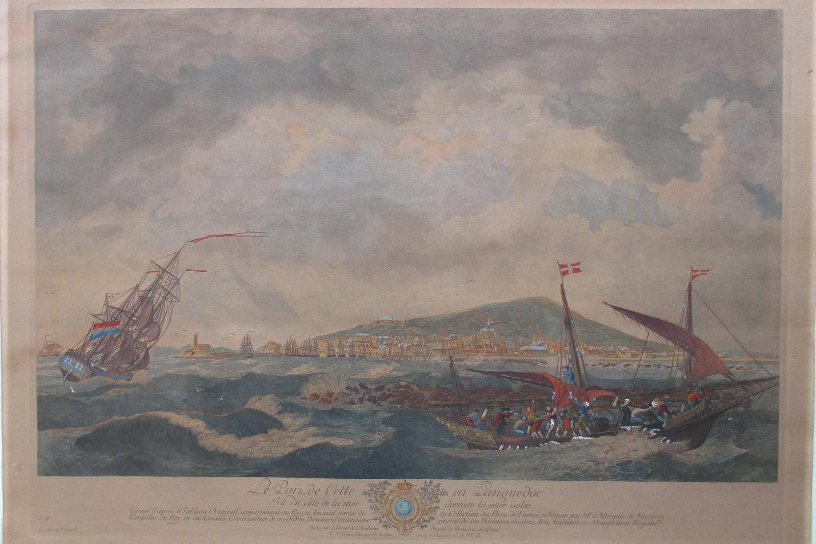 Paysage marin historique : navires en bataille, littoral en arrière-plan, ciel nuageux.