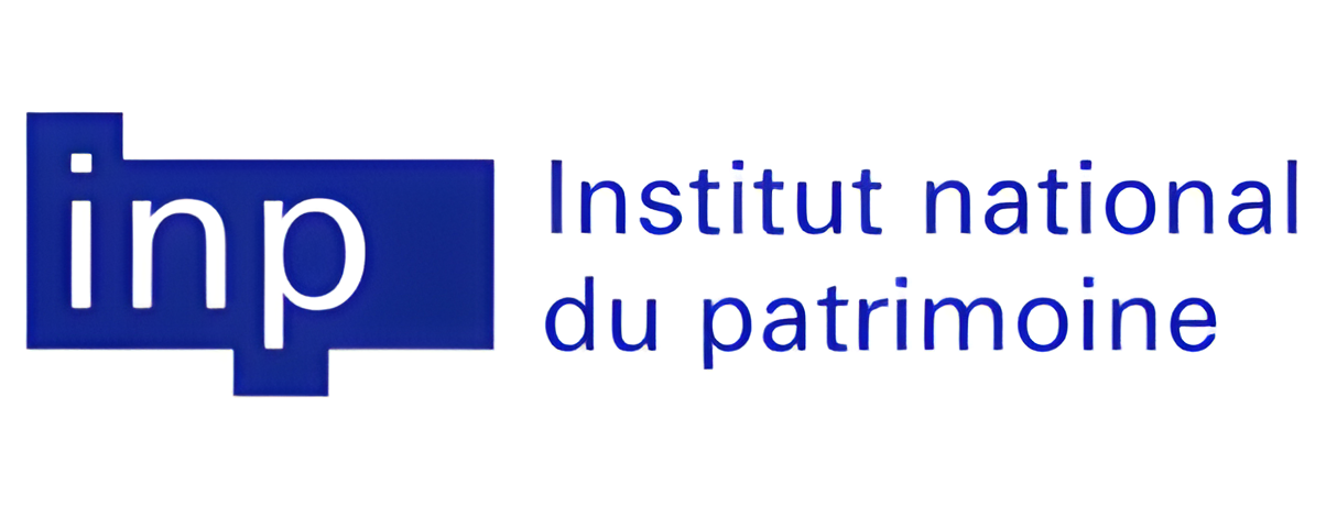 Logo bleu avec un texte blanc : Institut national du patrimoine.
