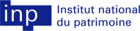 Logo bleu avec un texte blanc : Institut national du patrimoine.
