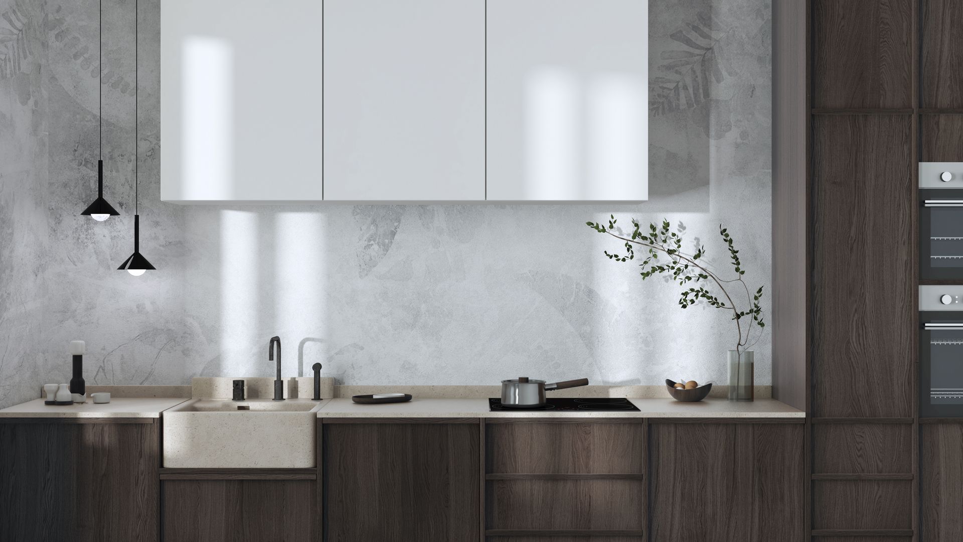 Cuisine moderne et minimaliste avec armoires en bois foncé, crédence en marbre, suspensions lumineuses et îlot central avec évier.
