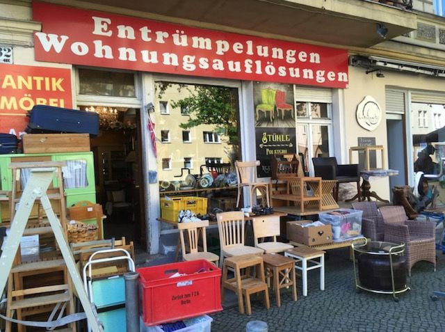 Umzugskartons, die von Wohnungsauflösung CAT transportiert werden