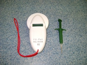 Un dispositivo blanco que dice f3-pet peliscan.