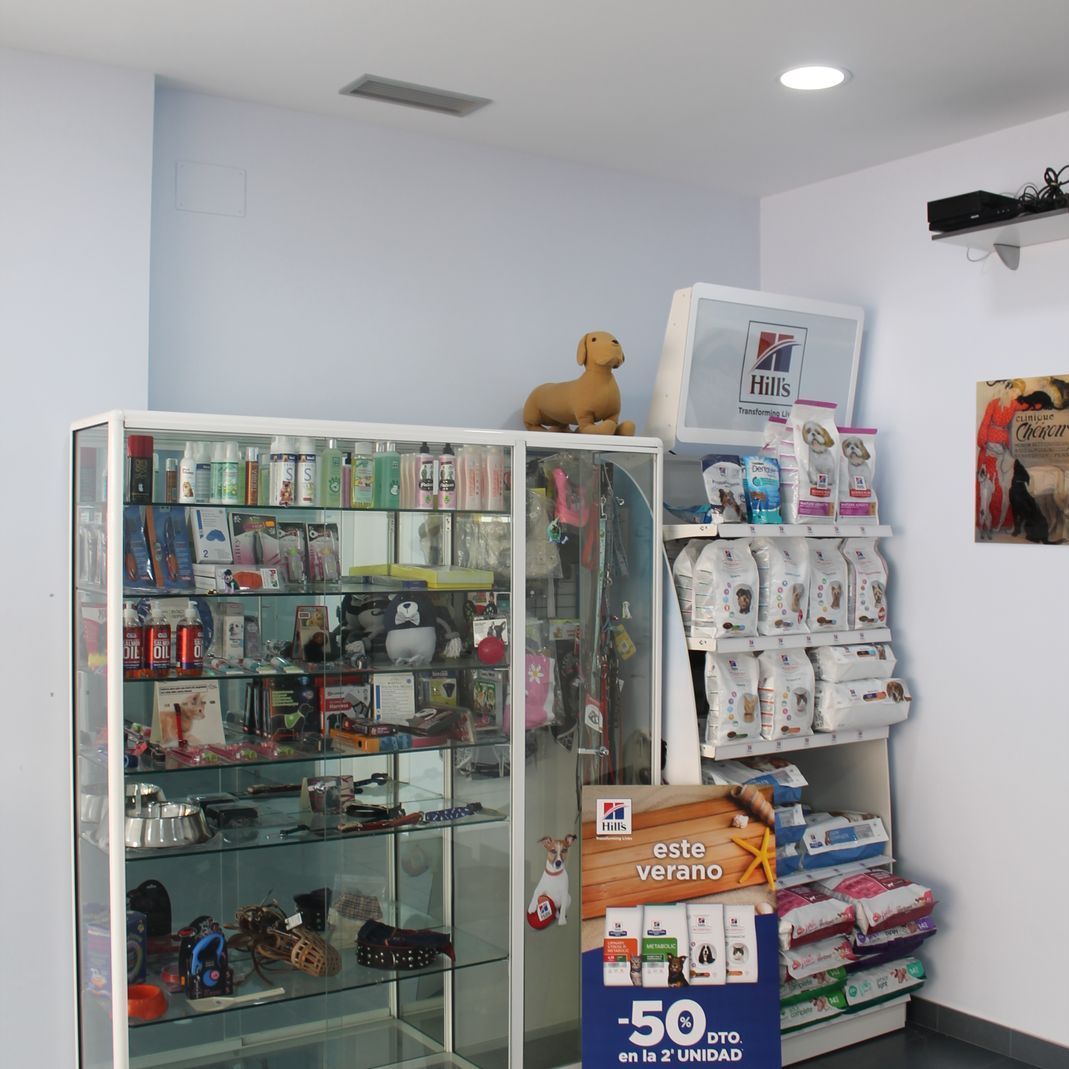 Una tienda con un cartel que dice 50% de descuento