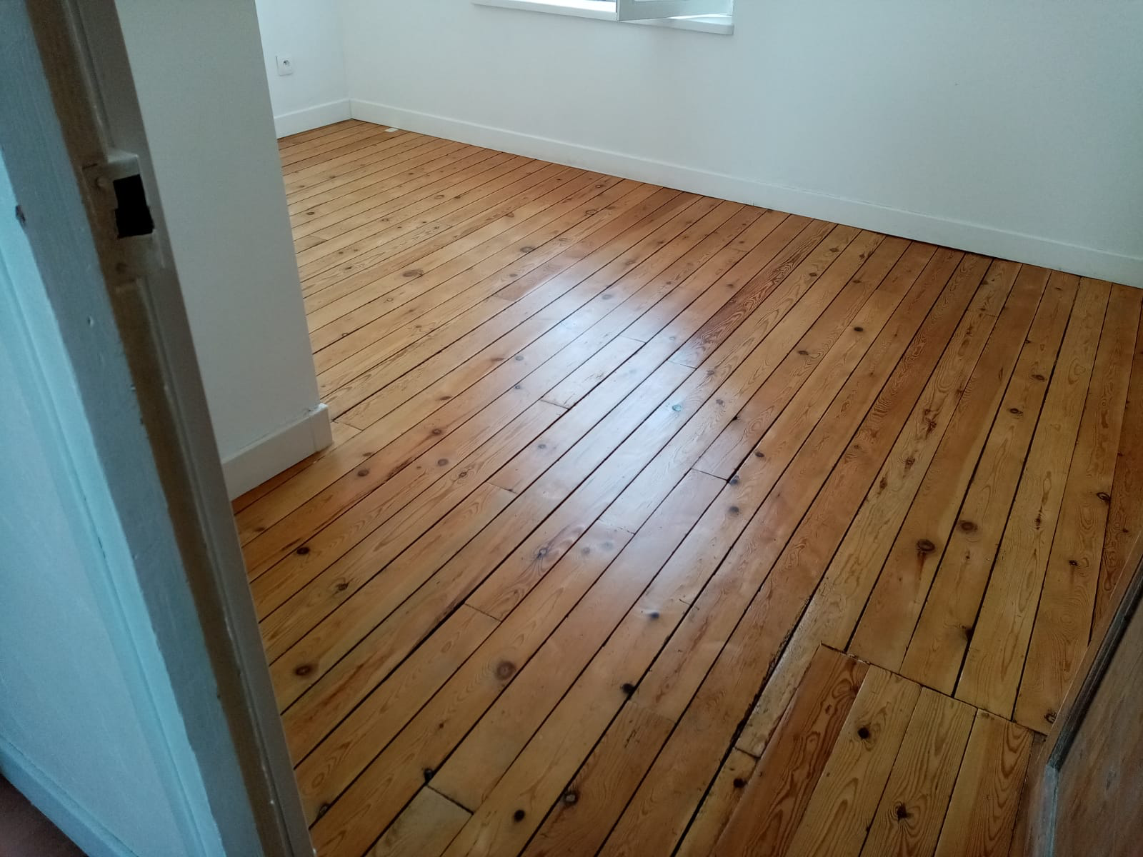 Parquet massif vitrifié