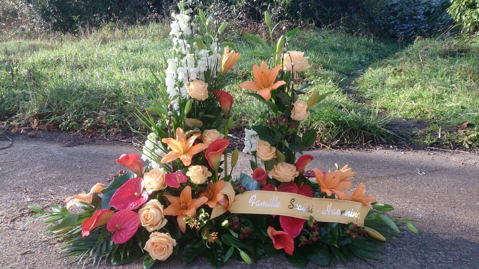 Devant de tombe floral orange