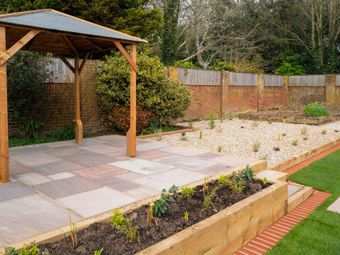 Espaces extérieurs avec une terrasse et des clôtures