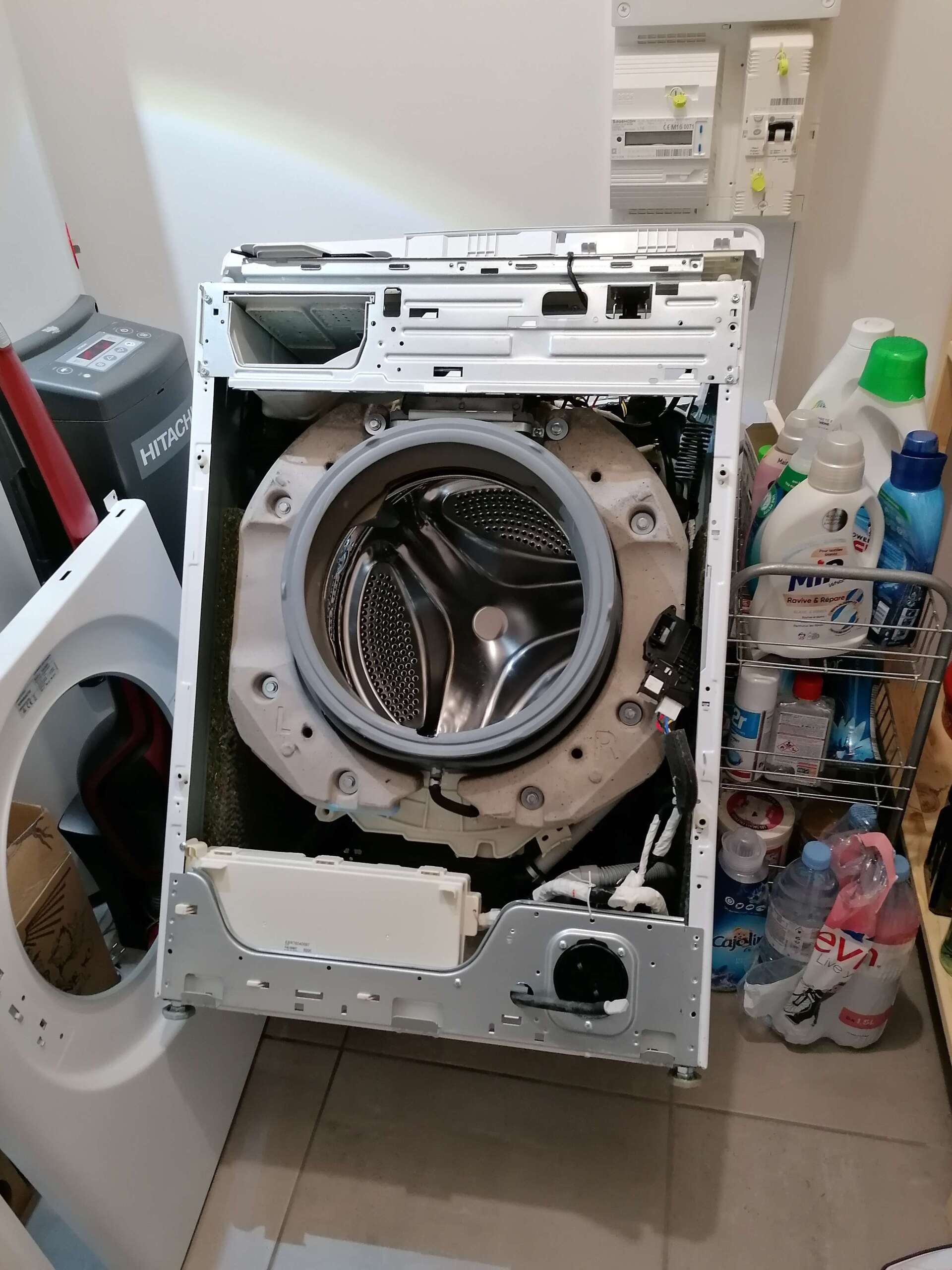 Photo de machine à laver démontée vue sur tambour