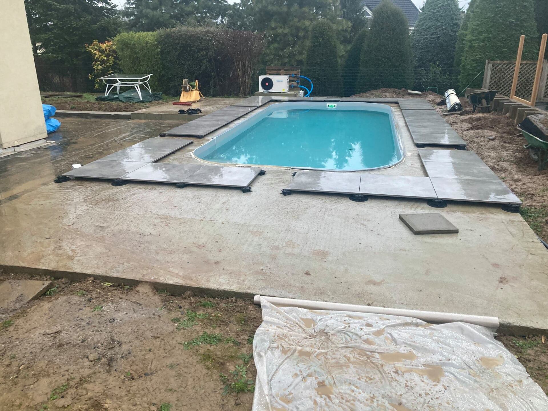 Création tour de piscine chantier en cours
