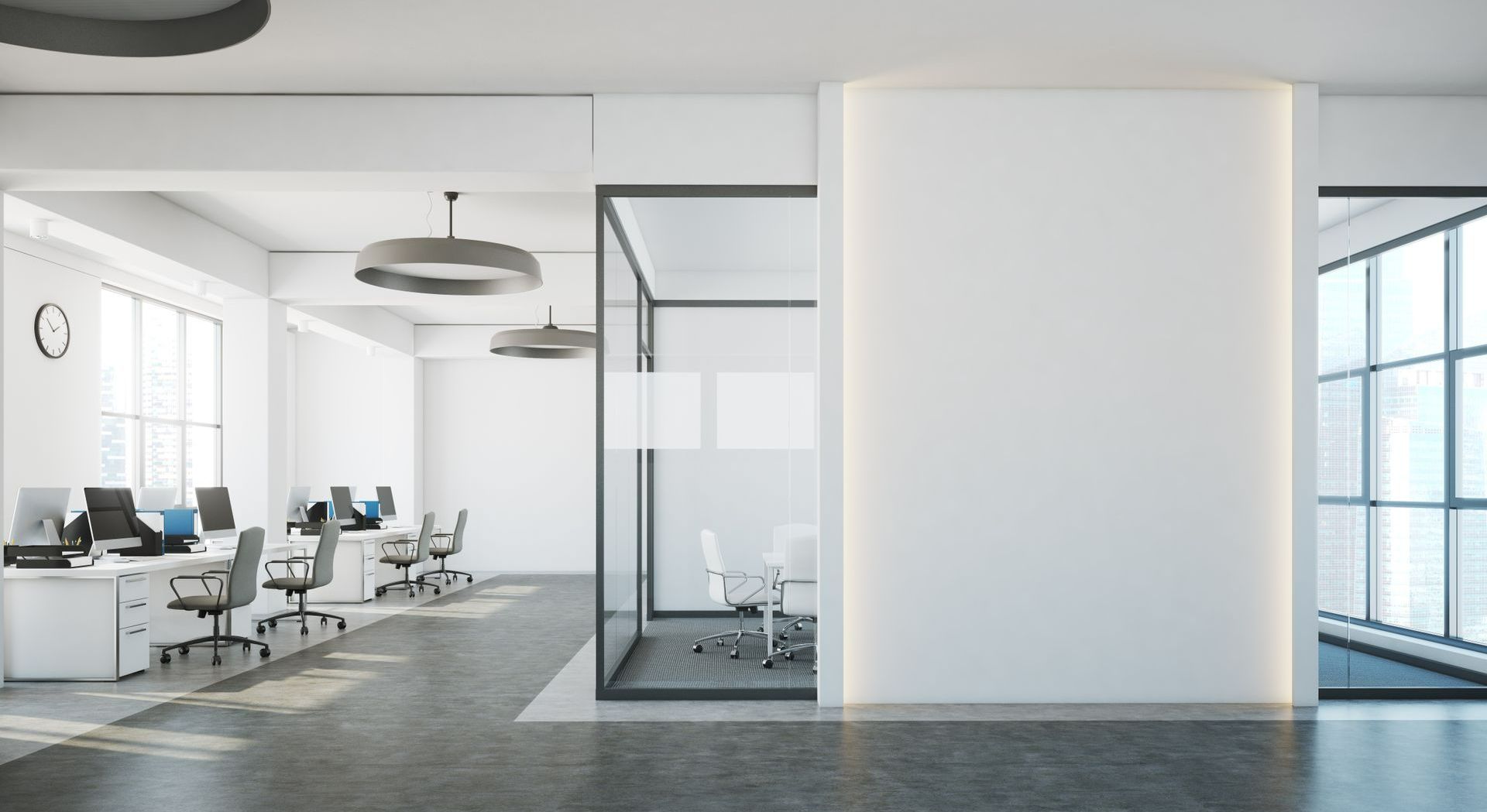 Open space avec des cloisons vitrées