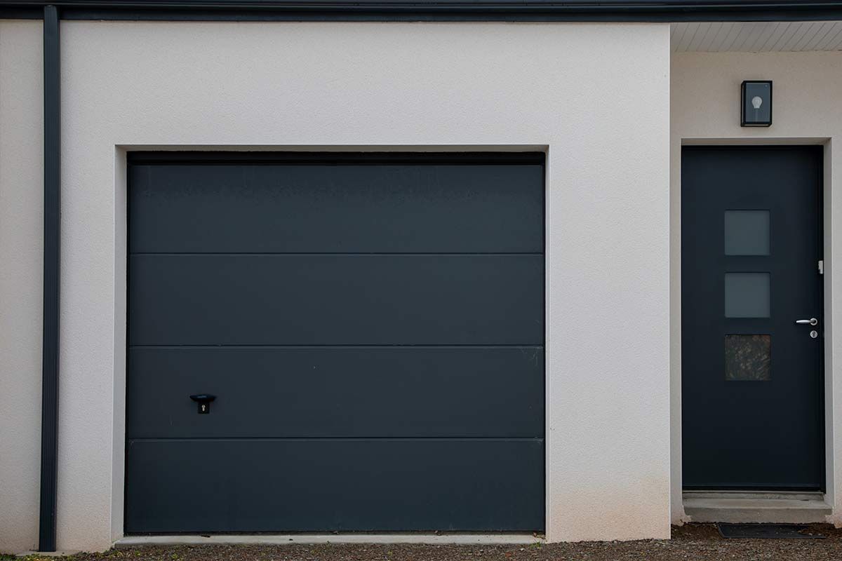 Maison moderne avec une extension et des volets roulants