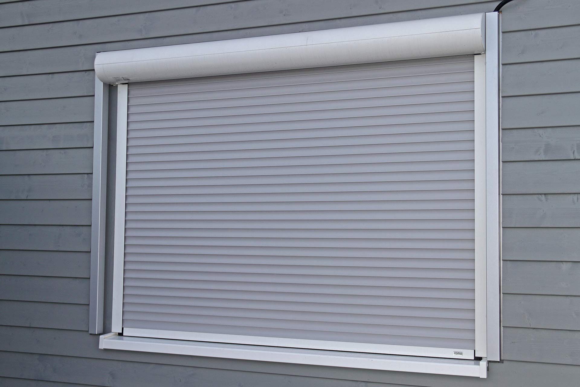 Volets électriques fermés gris anthracite