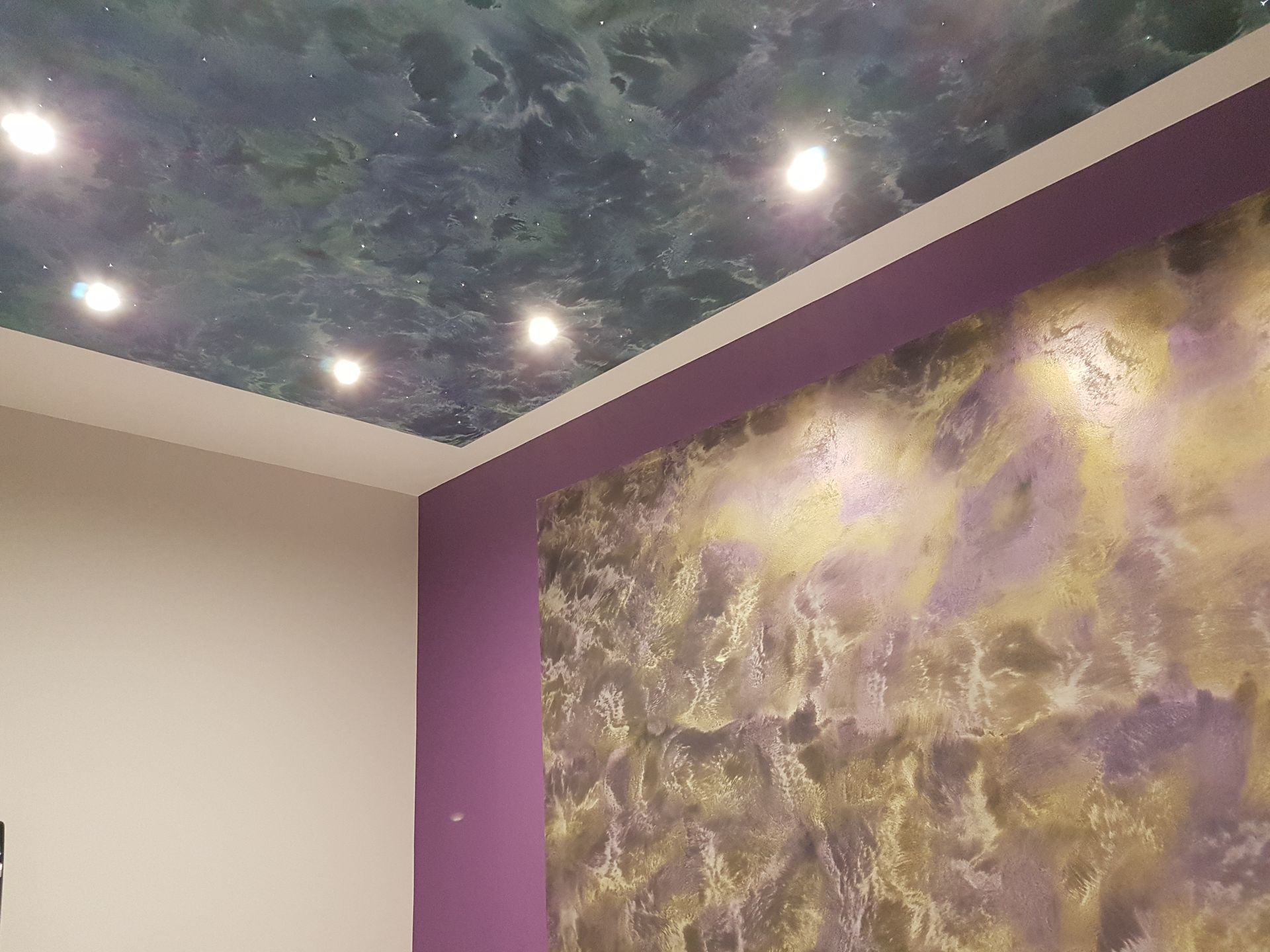 Peinture texturisée sur mur et plafond