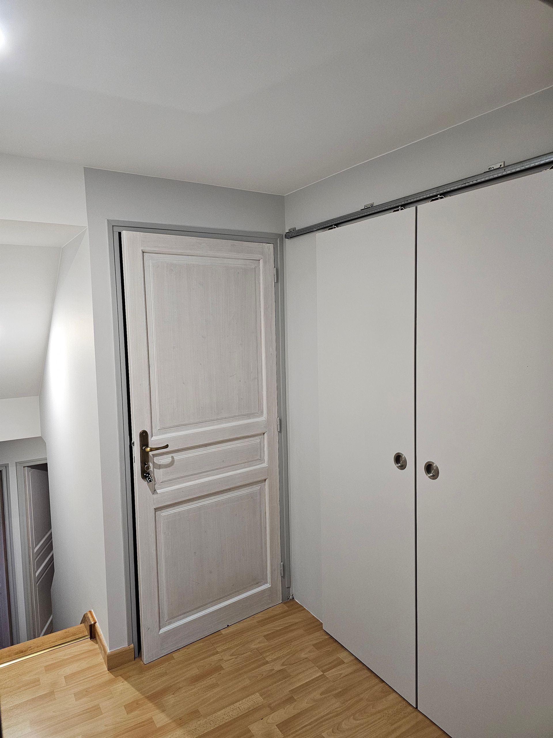 Des portes en bois après rénovation
